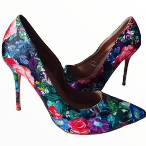 Club Couture
Size  8
Floral